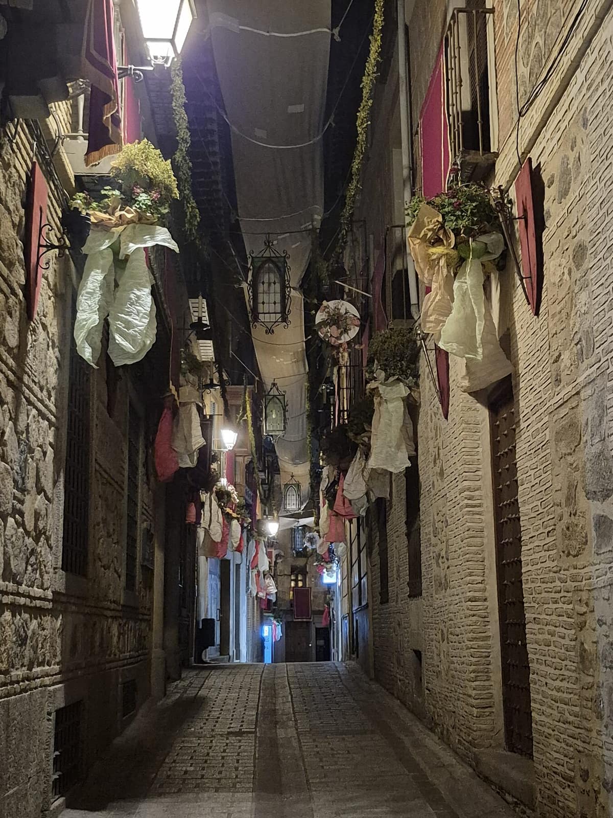 Toledo alley at night